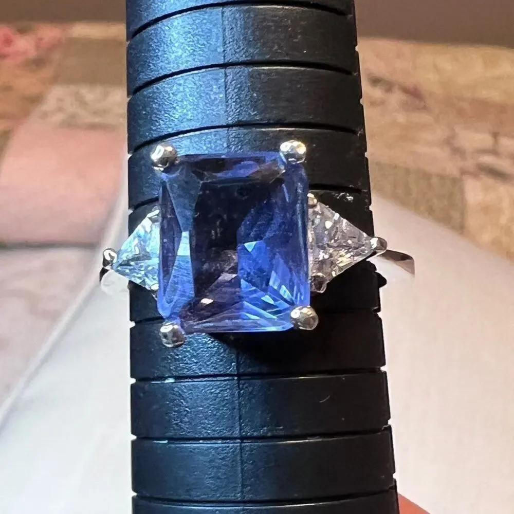 Cocktail ring purplish blue rectangle stone & trillion shaped crystals Sz 9 1/2